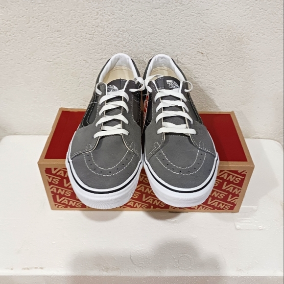 Vans - Picture 2 of 4